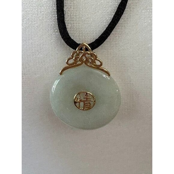 Vintage 14K Yellow Gold Green Jade Jadeite Pendant Necklace Black Silk Cord - Picture 1 of 7